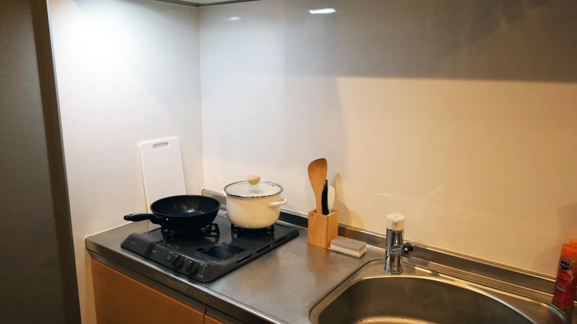 Apartment Charming Guesthouse In The Heart Of Okubo 丶steps To Metro And Convenient Travel! Yos4 Tokyo